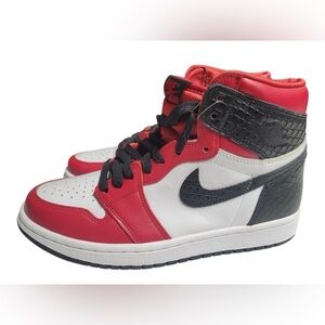 JORDAN
Air Jordan 1 High Retro "Satin Snake"‎ sneakers